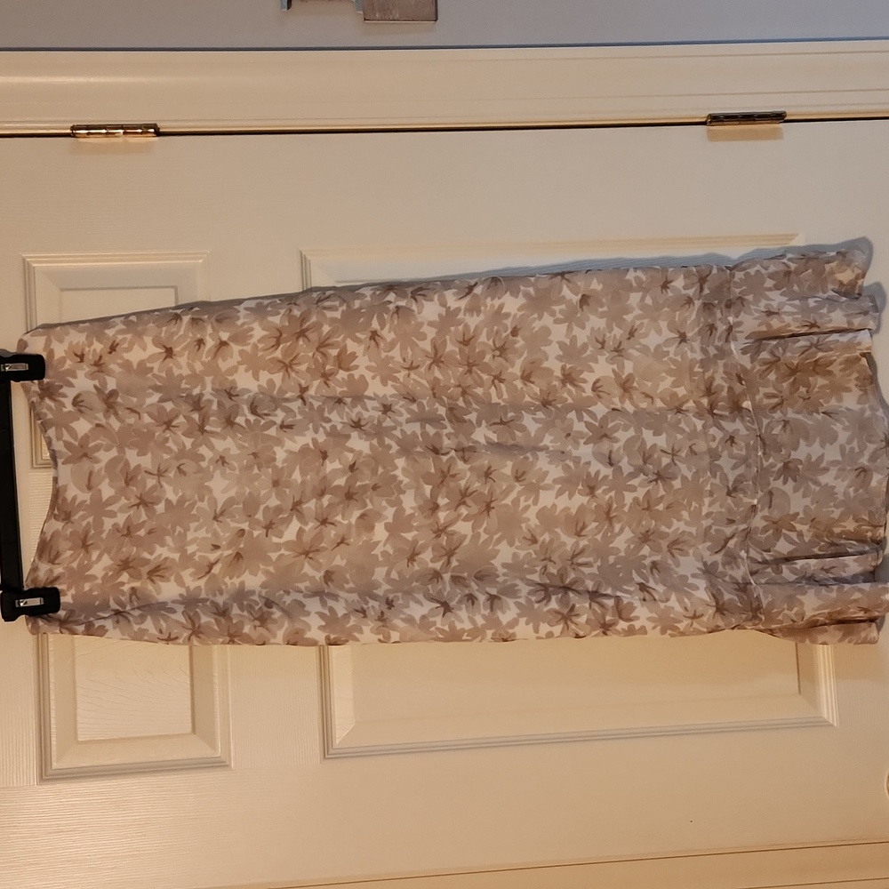 White House Black Market lined skirt